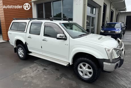 White 2009 Isuzu D-MAX Crew Cab Utility Ls-U (4X4)