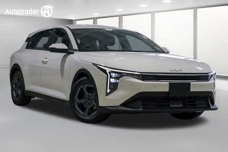 White 2025 Kia K4 Hatchback S