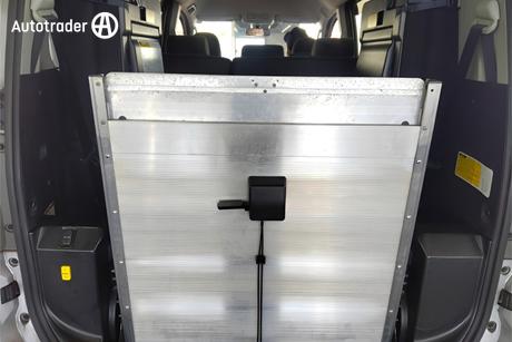 2013 Toyota Voxy WELCAB, WHEELCHAIR RAMP,