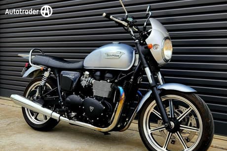 Grey 2015 Triumph Bonneville T100 Se Road
