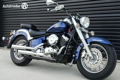 Blue 2010 Yamaha V-Star Xvs650A Classic Road