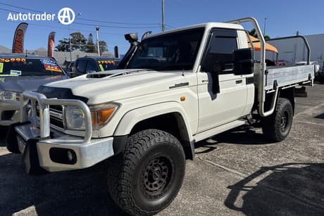 White 2017 Toyota Landcruiser Cab Chassis Gxl (4X4)