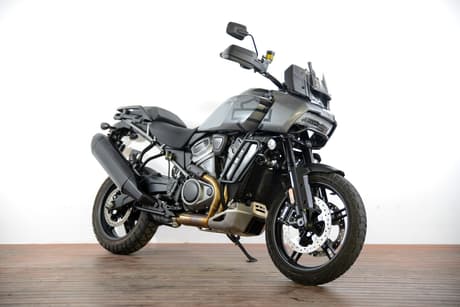 Black 2022 Harley Davidson Other Road