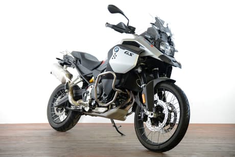 White 2025 Bmw Other Road