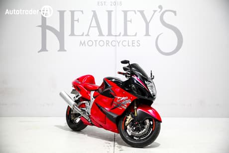 Red 2006 Suzuki Hayabusa (Gsx1300R) Road
