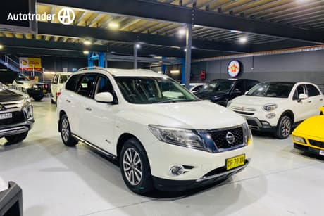 White 2015 Nissan Pathfinder Wagon St Hybrid (4X2)