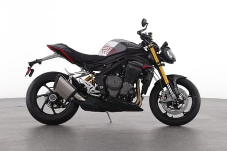 Red 2025 Triumph Other Road