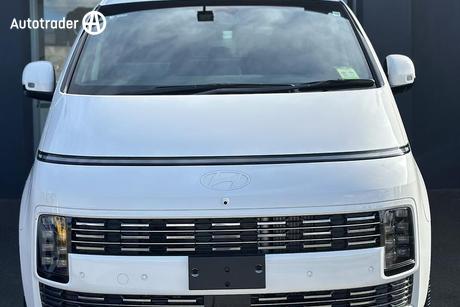 White 2026 Hyundai Staria Wagon Lounge