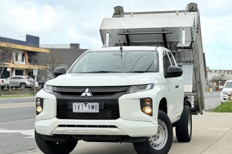 White 2021 Mitsubishi Triton Club Cab Chassis Glx (4X4)