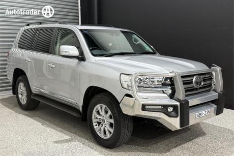 Silver 2017 Toyota Landcruiser Wagon Sahara (4X4)