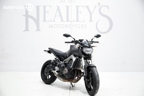 Grey 2014 Yamaha Mt-09 Road
