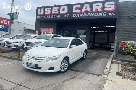 White 2010 Toyota Camry Sedan Altise