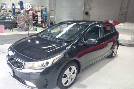 Blue 2018 Kia Cerato Hatchback S