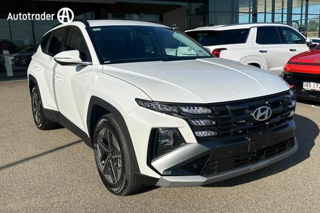 White 2026 Hyundai Tucson Wagon Hybrid (Fwd)