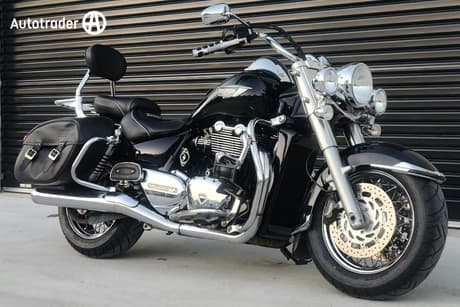 Black 2015 Triumph Thunderbird Lt Road