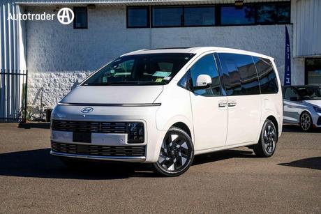 White 2026 Hyundai Staria Wagon Lounge