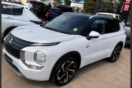 White 2024 Mitsubishi Outlander Wagon Phev Exceed Tour 5+2 St (Awd)