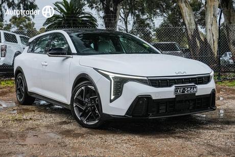 White 2025 Kia K4 Hatchback Gt-Line