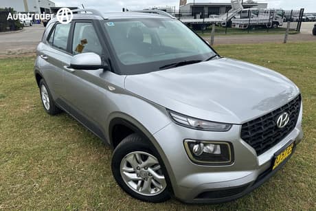 Silver 2023 Hyundai Venue Wagon