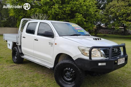 White 2014 Toyota Hilux Dual Cab Chassis Sr (4X4)