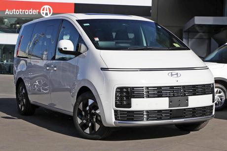 White 2026 Hyundai Staria Wagon Lounge
