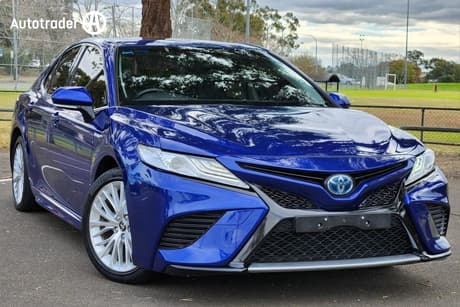 Blue 2020 Toyota Camry Sedan Sl (Hybrid)