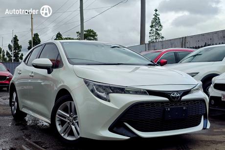 White 2019 Toyota Corolla Hatchback Ascent Sport + Tr Kit