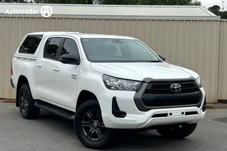 2022 Toyota Hilux Sr (4X4) Gun126R