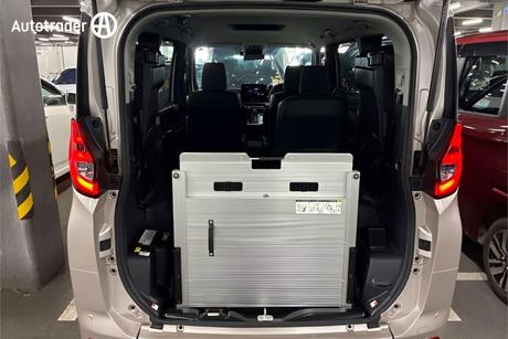 2024 Toyota Noah HYBRID WELCAB W/ WHEELCHAIR RAMP,
