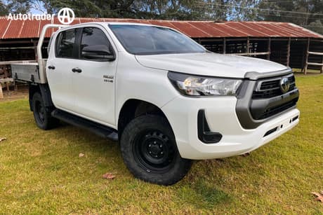 White 2022 Toyota Hilux Double Cab Chassis Sr (4X4)