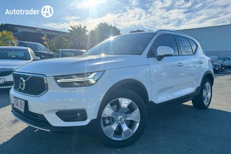 White 2019 Volvo XC40 Wagon T4 Momentum