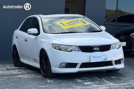 White 2010 Kia Cerato Sedan Sli
