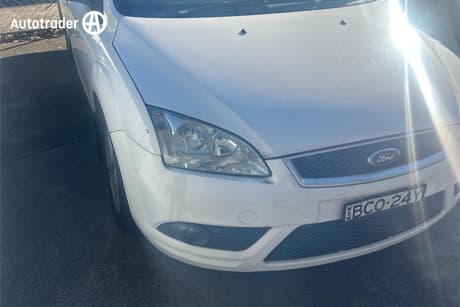 White 2007 Ford Focus Sedan Lx