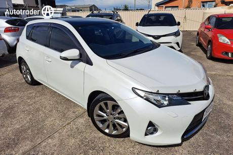 White 2015 Toyota Corolla Hatchback Levin Zr