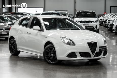 White 2014 Alfa Romeo Giulietta Hatchback Progression 1.4