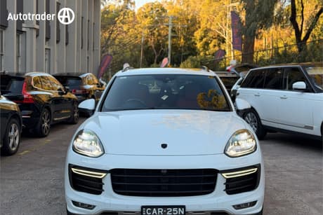 White 2015 Porsche Cayenne Wagon Gts