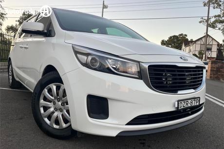 White 2017 Kia Carnival Wagon S