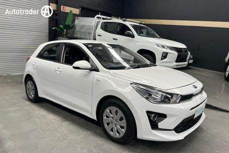 White 2020 Kia RIO Hatchback S