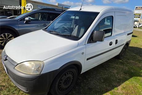 White 2005 Holden Combo Van