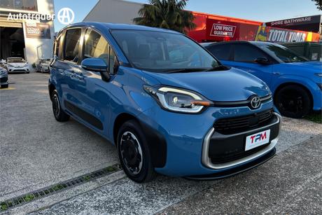 2023 Toyota Sienta HYBRID Z