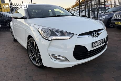 White 2015 Hyundai Veloster Coupe +