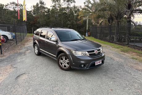 Grey 2014 Fiat Freemont Wagon Urban