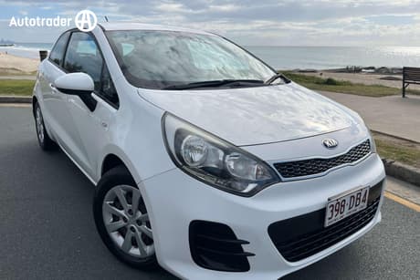 White 2016 Kia RIO Hatchback S