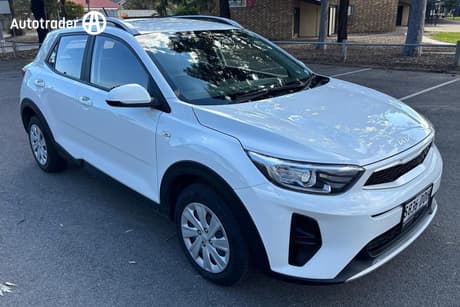 White 2022 Kia Stonic Wagon S