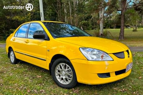 Yellow 2005 Mitsubishi Lancer Sedan Es