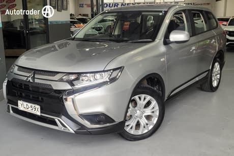 Silver 2020 Mitsubishi Outlander Wagon Es 7 Seat (2Wd)