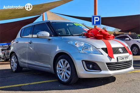 Silver 2015 Suzuki Swift Hatchback Gl Navigator