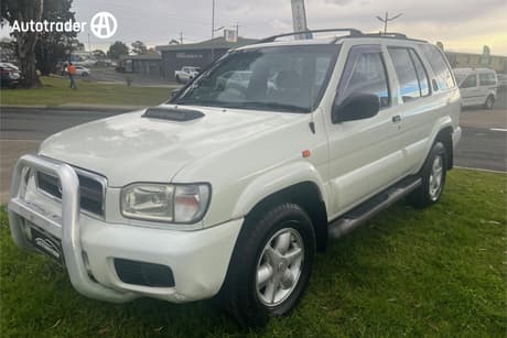 White 2002 Nissan Pathfinder Wagon Ti (4X4)