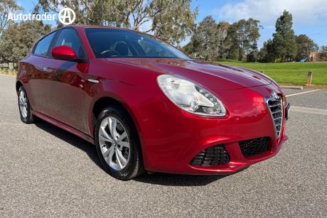 Burgundy 2013 Alfa Romeo Giulietta Hatchback Progression 1.4