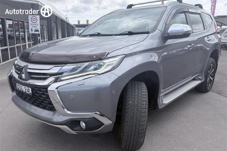 Grey 2017 Mitsubishi Pajero Sport Wagon Exceed (4X4) 7 Seat